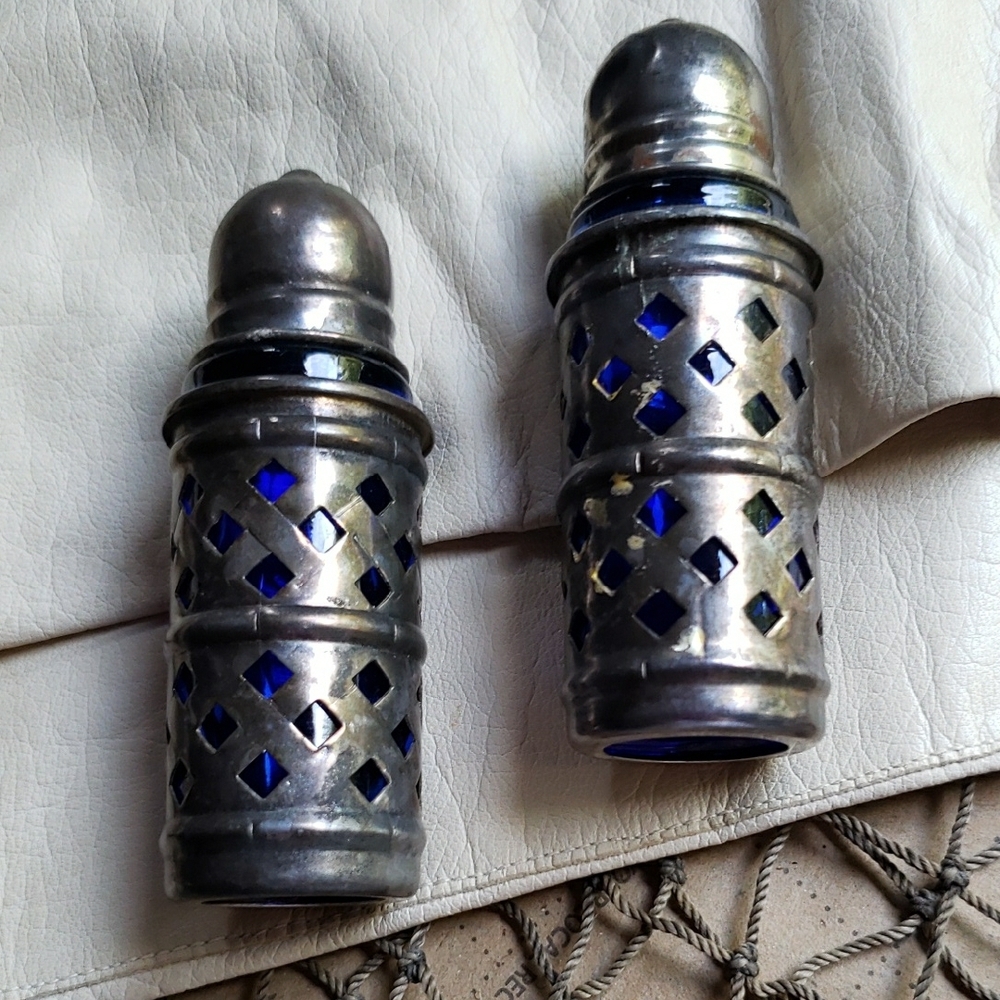 Silver and Blue Decorative Set Salt & Pepper